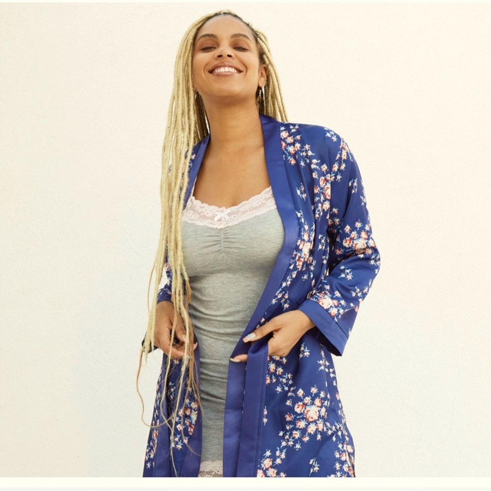 Morgan Lane 💙💙💙 Satin Robe❤️‍🔥